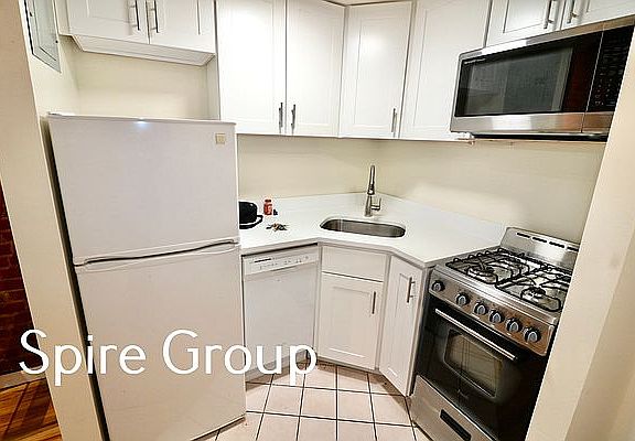 4th image of 722 Amsterdam Ave APT 2B
