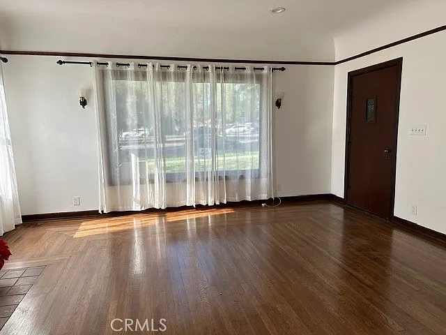 1054 N Euclid Ave — Photo 10