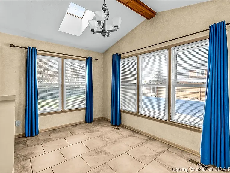 2201 Glenn Abbey — Photo 20