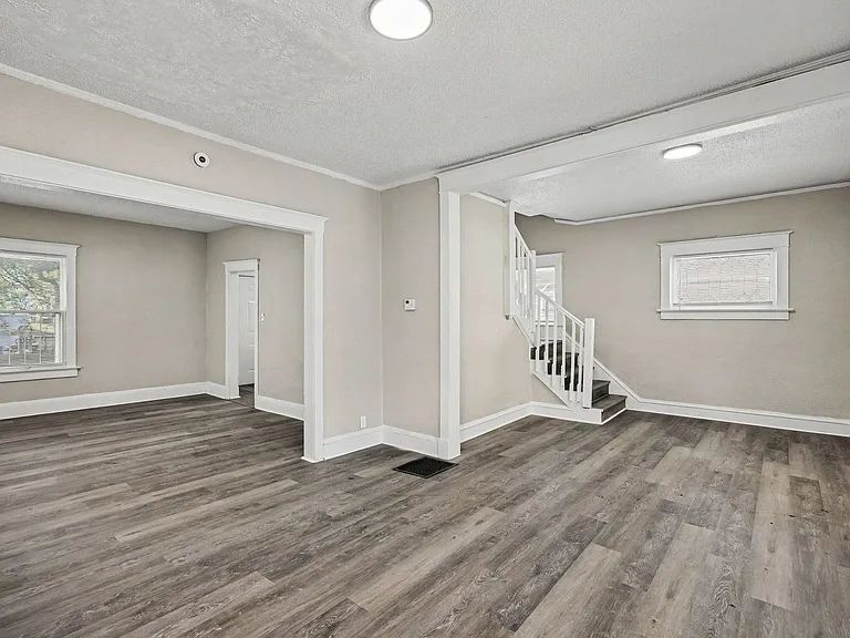 3205 E 31st St — Photo 5