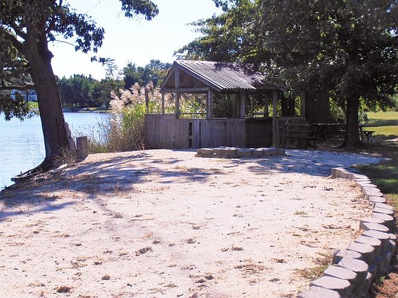4th image of 320 Prospect Bay Dr E