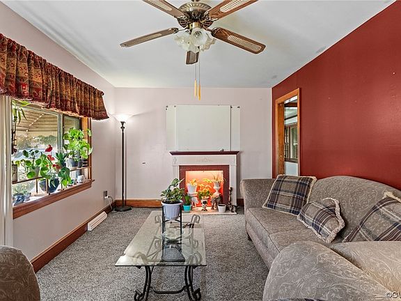5th image of 1404 Davis Ln