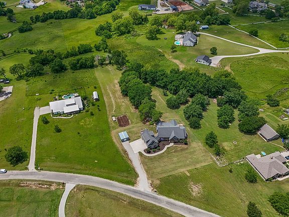 2nd image of 260 Peggy Ln