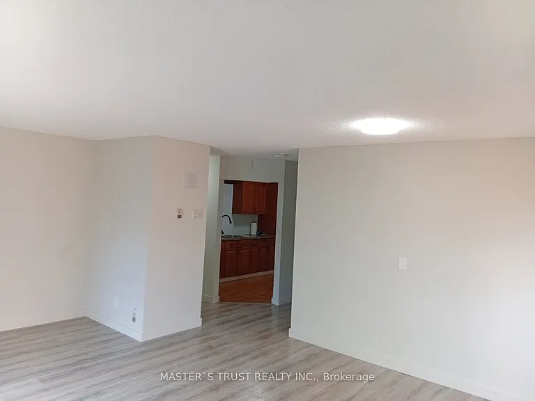 190 Borland St E #4 — Photo 9
