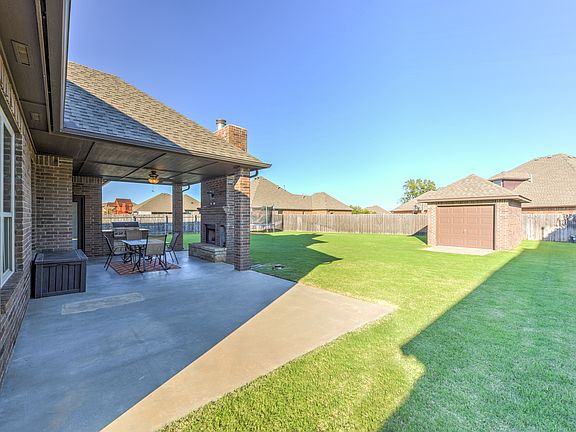 5th image of 12624 Lexington Dr