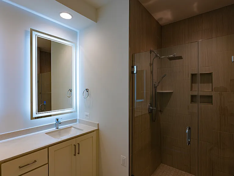 Third Floor - Main Bathroom