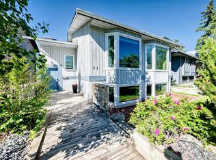 31 N Ranchridge Way NW, Calgary, AB T3G1Z8