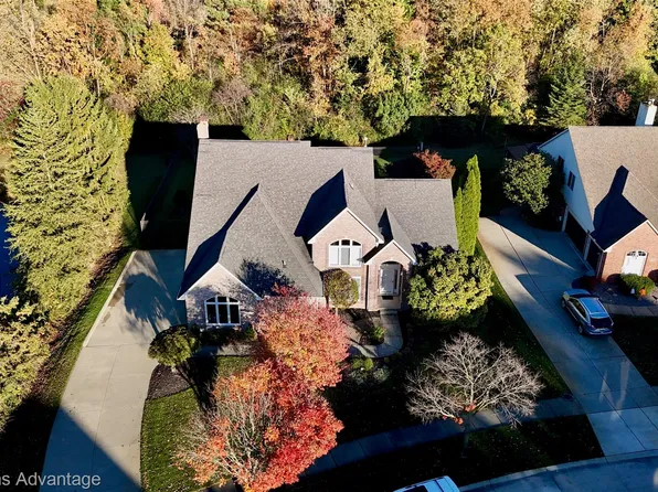 25792 Cheyenne Dr, Novi, MI 48374