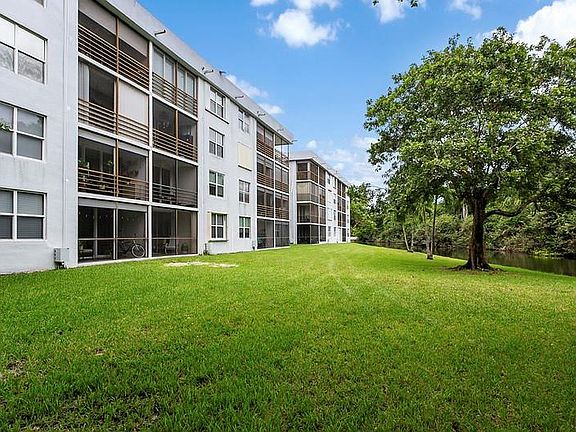 4th image of 102 Royal Park Drive #3F