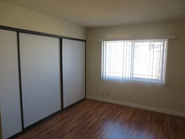 10611 Moorpark St — Photo 6