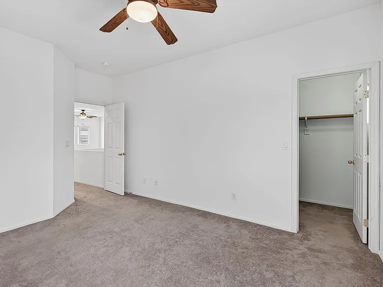 1704 Patrick Thomas Ct — Photo 33