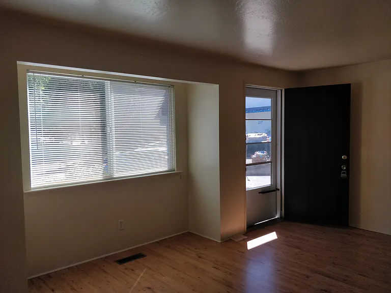 Twin Cir — Photo 6
