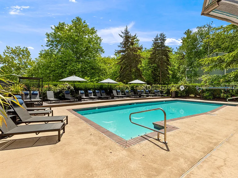 Skyline Redmond — Photo 16