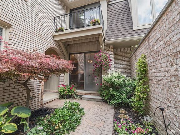 4th image of 1251 Woodcrest Cir