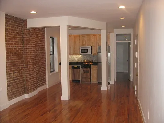 Rented by PMG Real Estate  | media 16