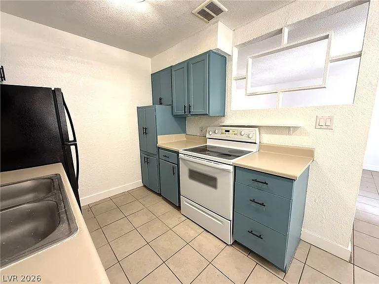2030 Sunrise Ave #2 — Photo 6