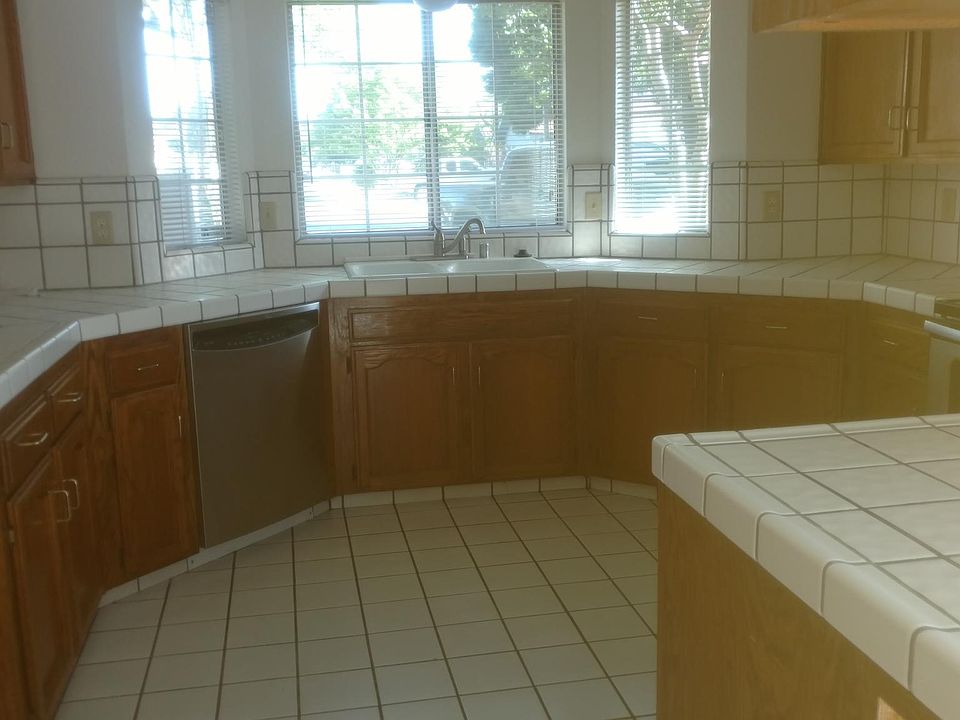 2nd image of 2572 Escalon Ave