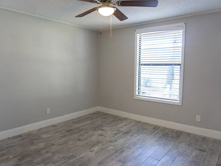 Strawberry Place Apartments — Photo 6
