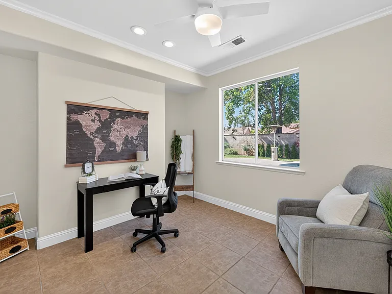 1736 N Holly Ave — Photo 15
