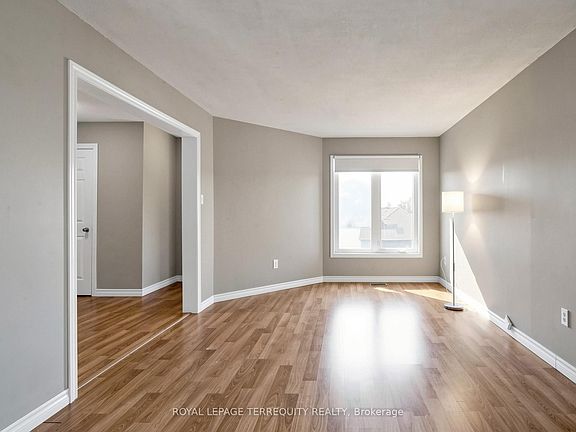 5th image of 7 Yorkville Ct