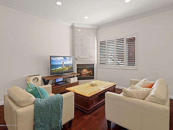 5th image of 2223 Montrose Ave APT 6