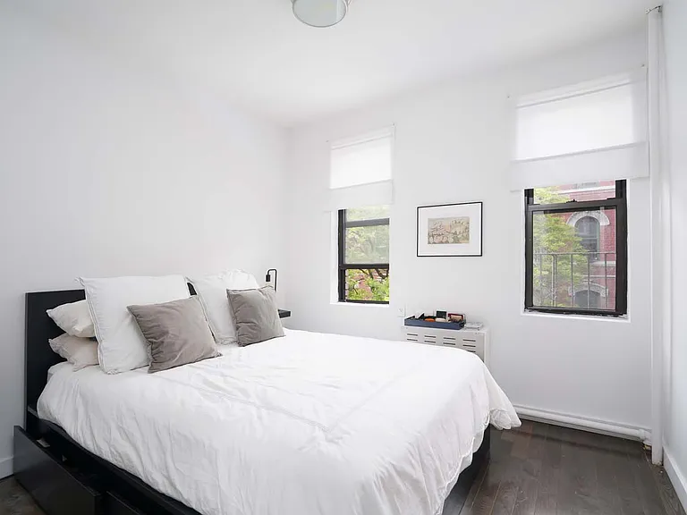 210 W 10th St #5F — Photo 4