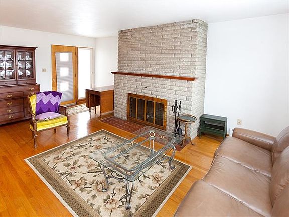 3rd image of 801 Caroline St