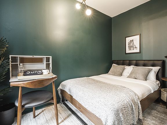 4th image of 336 W 46th St APT 4R
