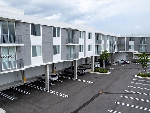 3rd image of 26720 Old Dixie Hwy #303