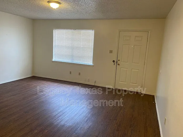 1412 Courtney Pl #A — Photo 6