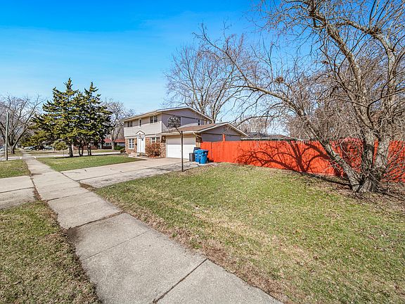 2nd image of 1421 Heather Dr