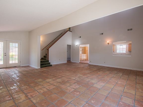 2nd image of 297 Venetian Gdns