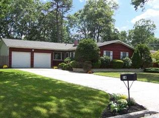 14 Albright Rd, Coram, NY 11727