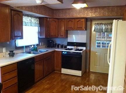 2nd image of 403 Commonwealth Ave