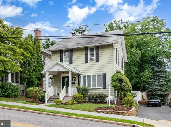 608 Pine St, Steelton, PA 17113