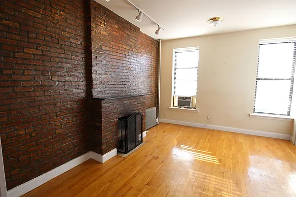 Rented by Brooklyn Real Inc | media 17