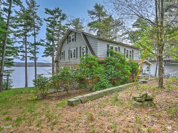 100 Harbor Landing Rd, Paupack, PA 18451