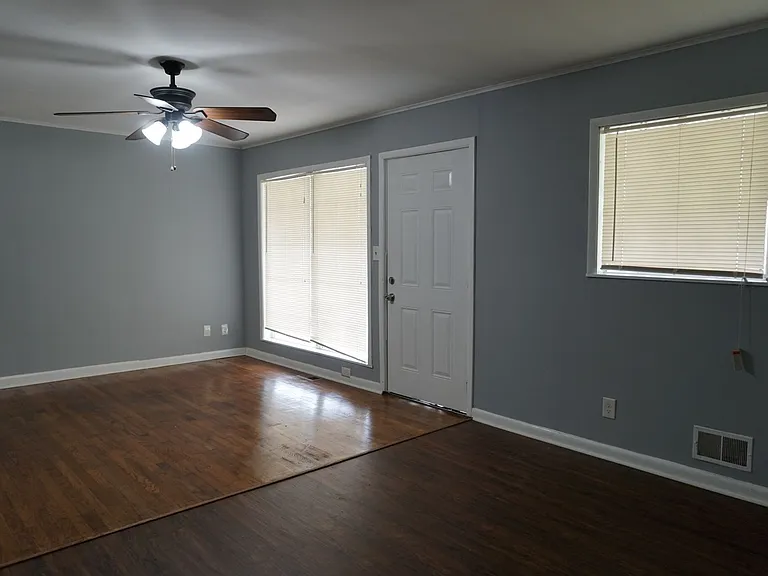 504 Pinecrest Dr — Photo 5