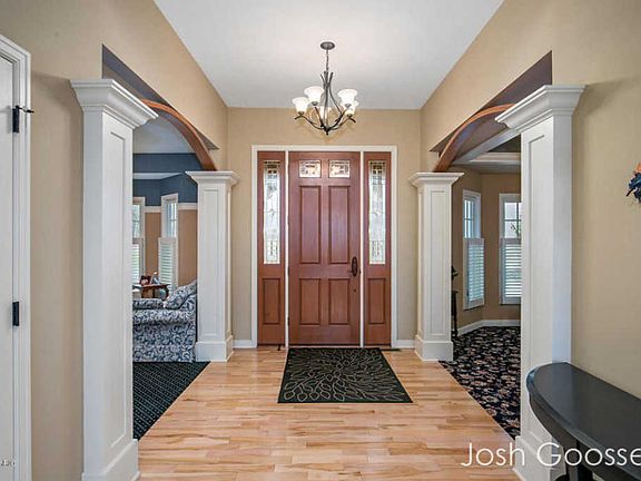 4th image of 4248 S Oak Pointe Ct NE
