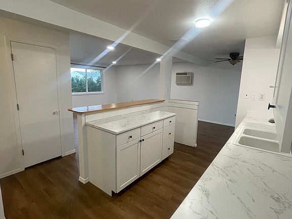 3rd image of 1307 W Craig St