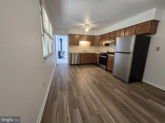 5th image of 901 Charles St