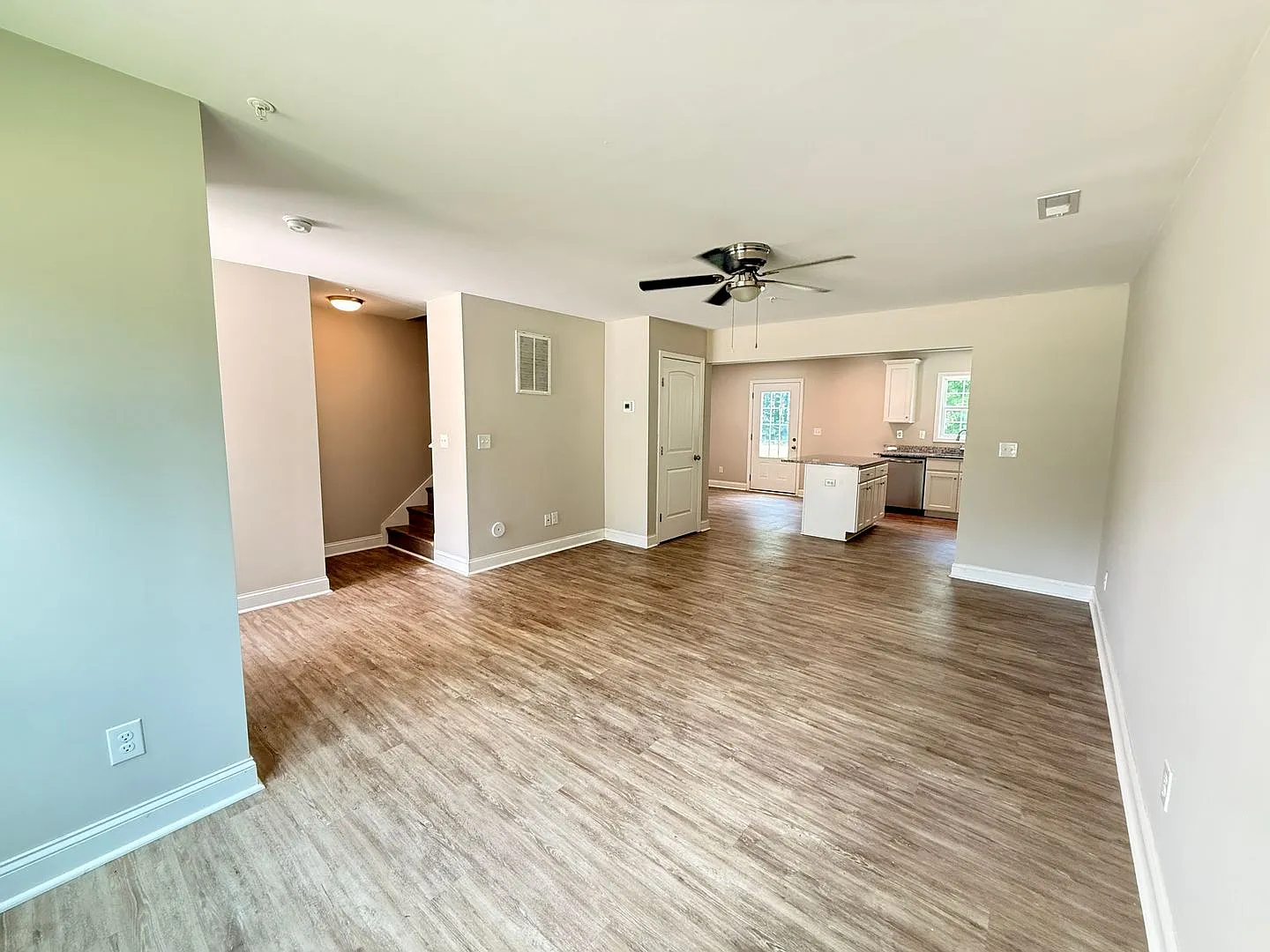 1207 Davis St — Photo 4