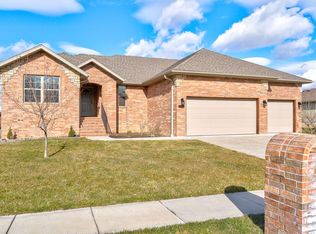 1207 E Highview Dr, Ozark, MO 65721