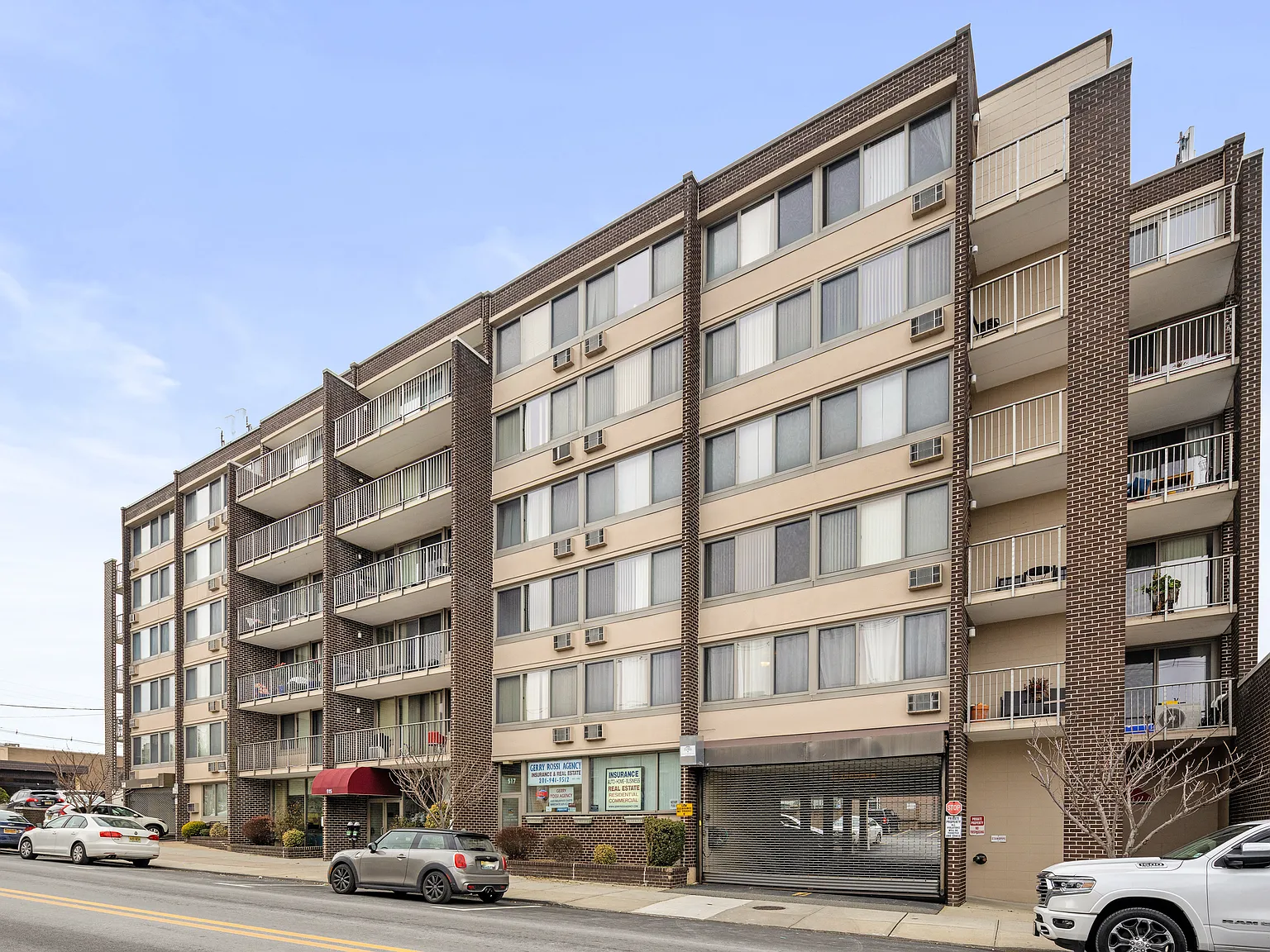 1 bed, 928 sqft, $2,300 — Photo 1