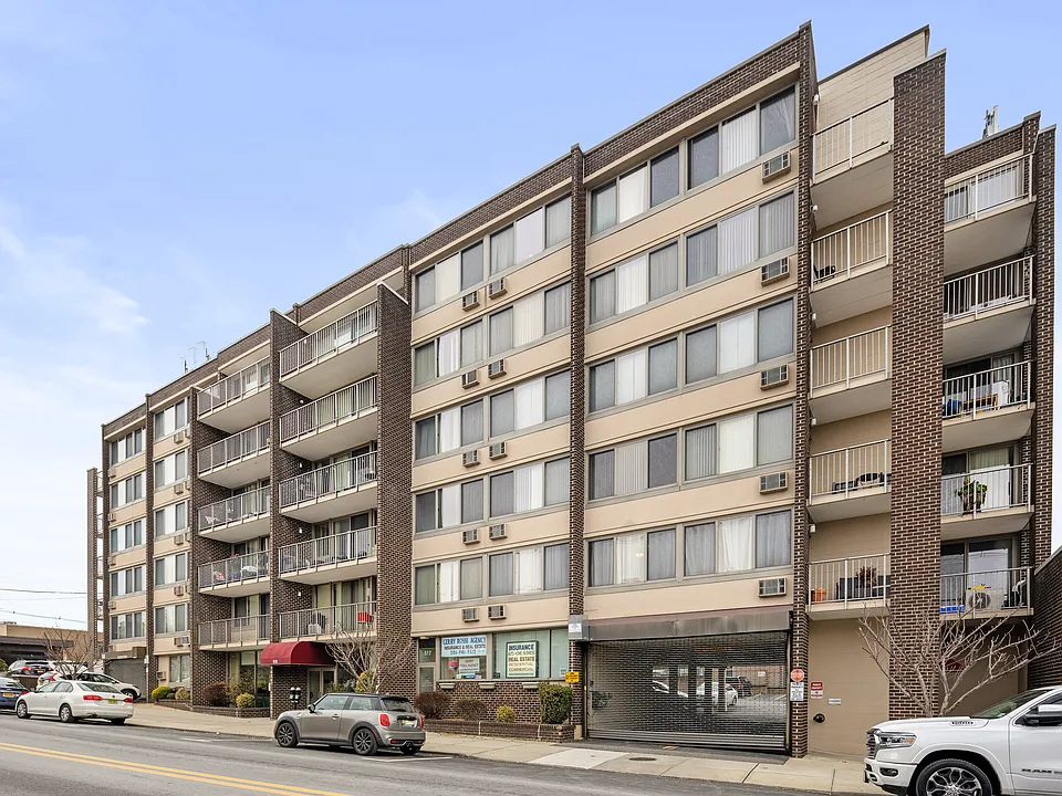 515 Anderson Ave #2H