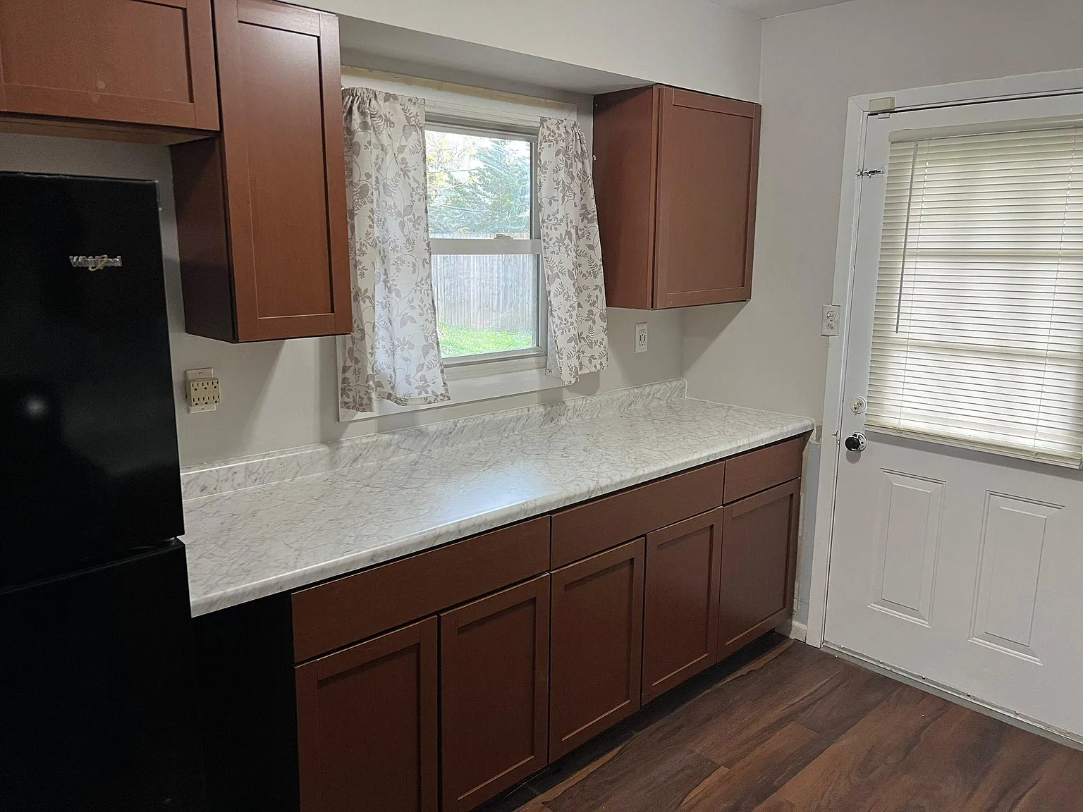 3 bed, 1000 sqft, $2,450 — Photo 3