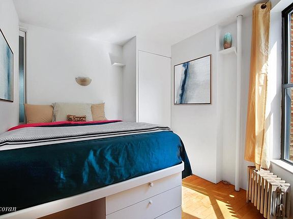 4th image of 249 E 7th St APT 10