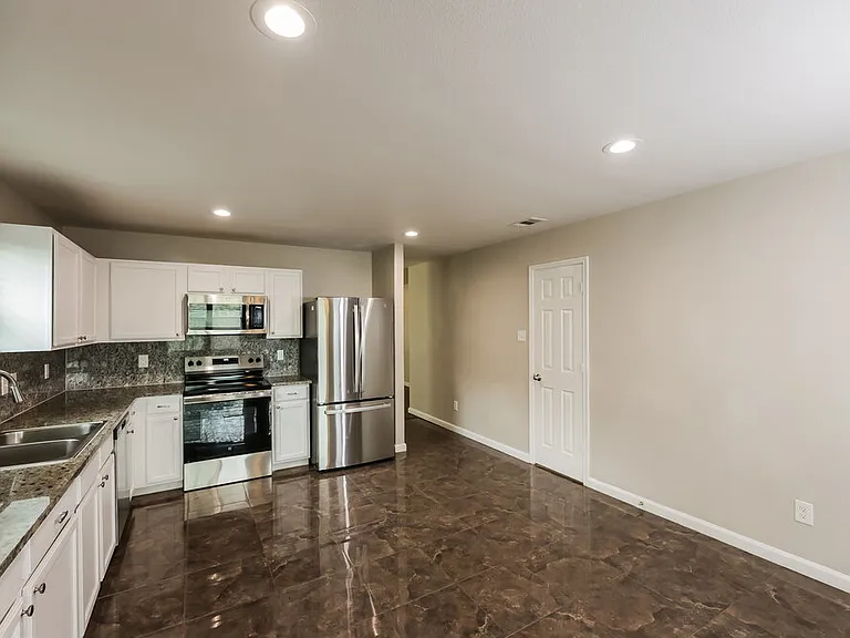 8820 Elk Creek Ln — Photo 6