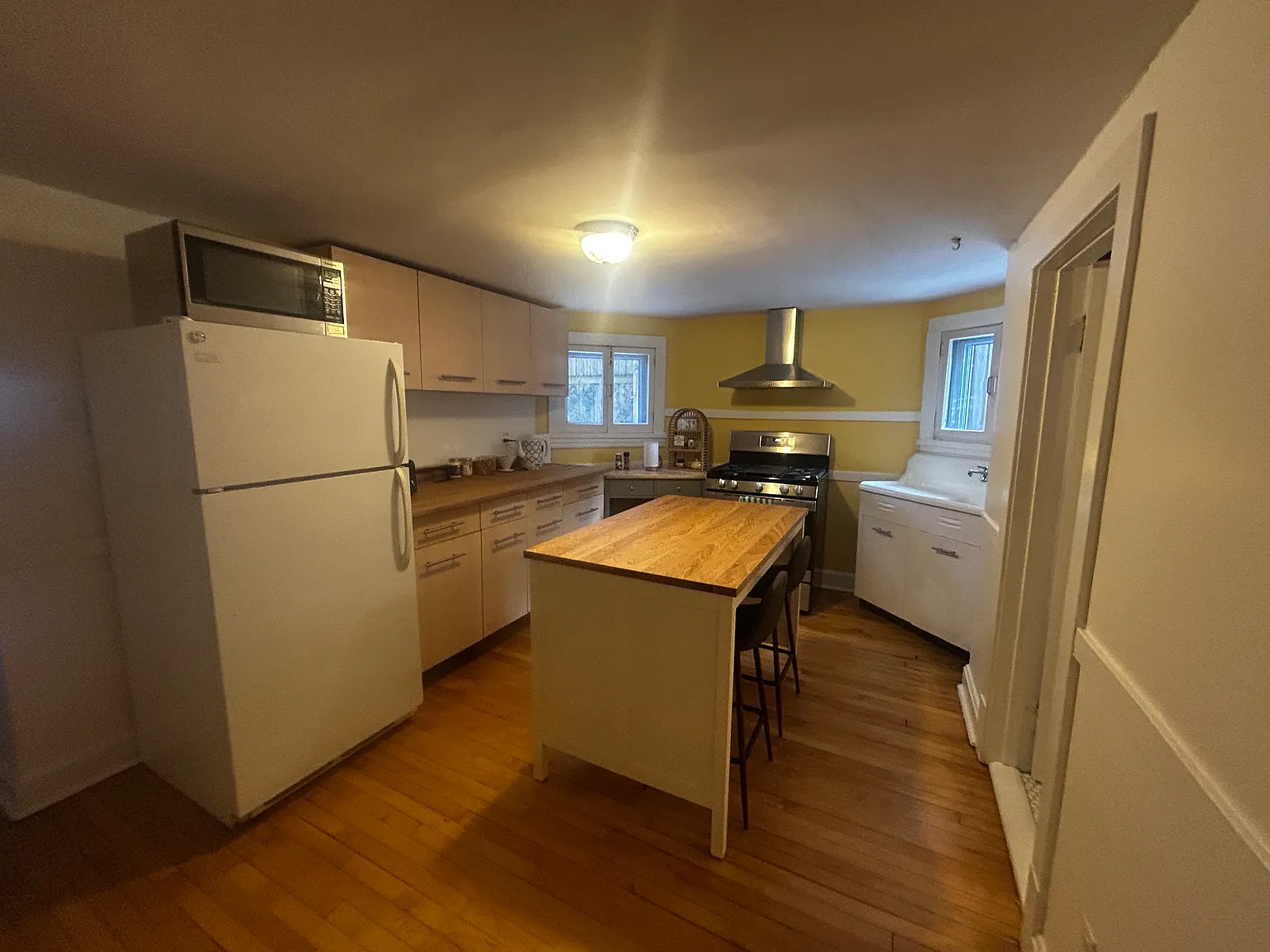 1 bed, 900 sqft, $1,800 — Photo 2
