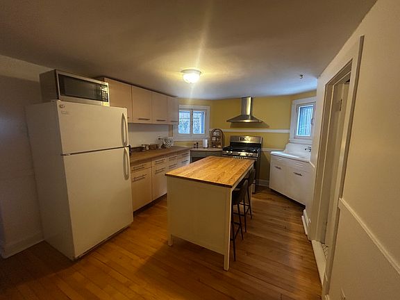 eat in kitchen with island